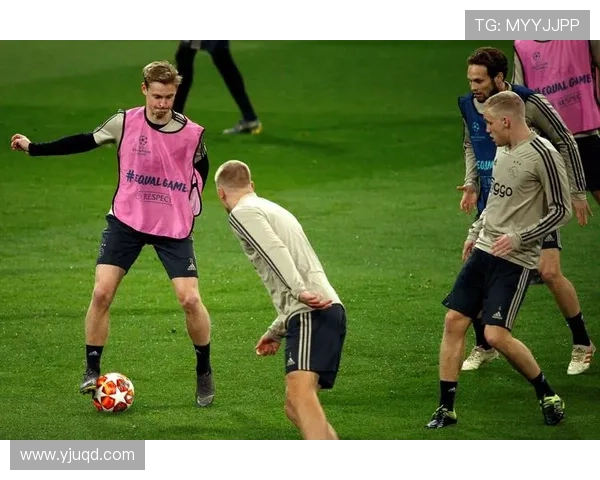 德容回归训练展现良好状态 德容回归训练展现良好状态